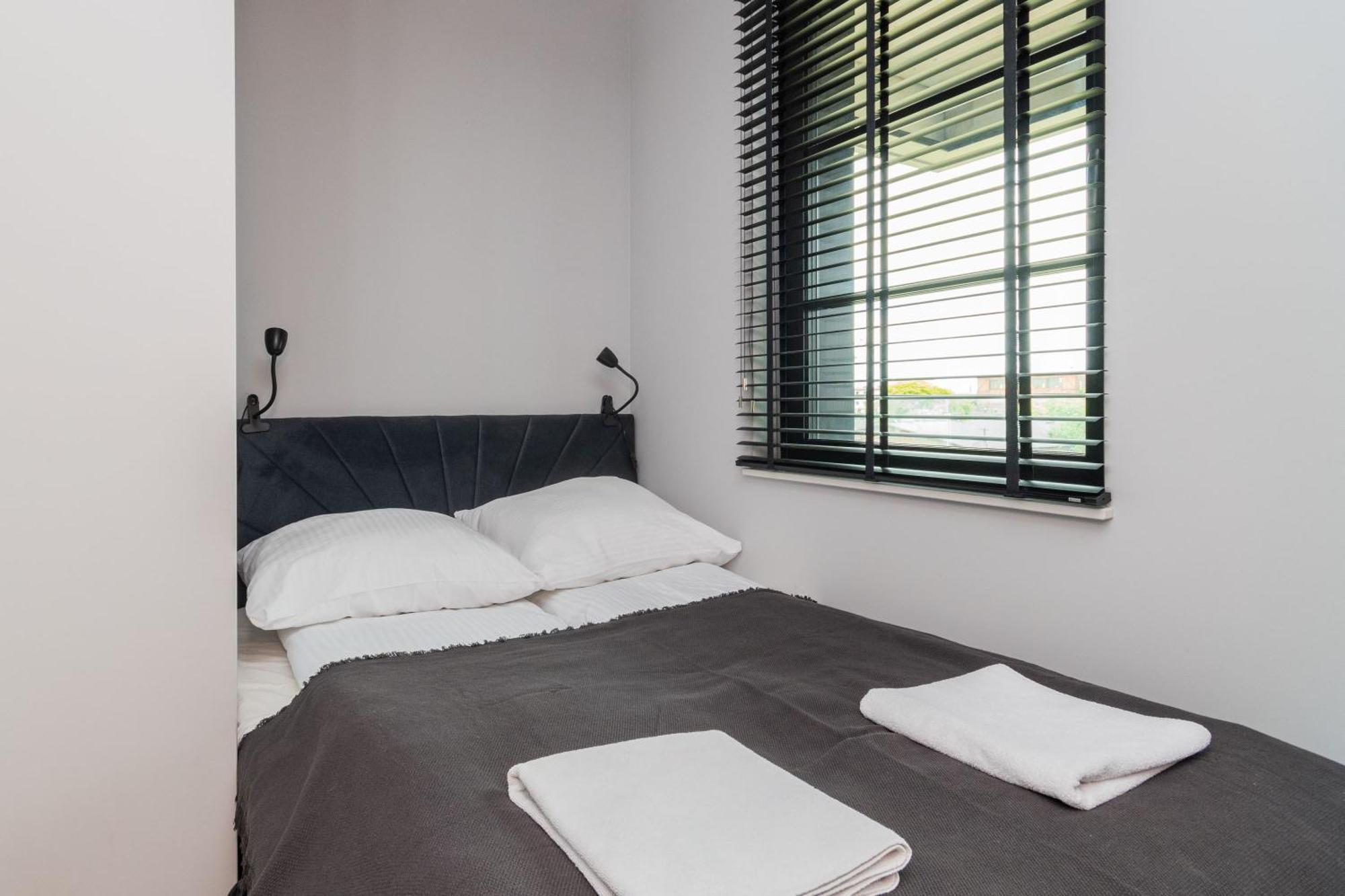 Grand Apartments - Doki Living & Foodhall Gdansk Bagian luar foto
