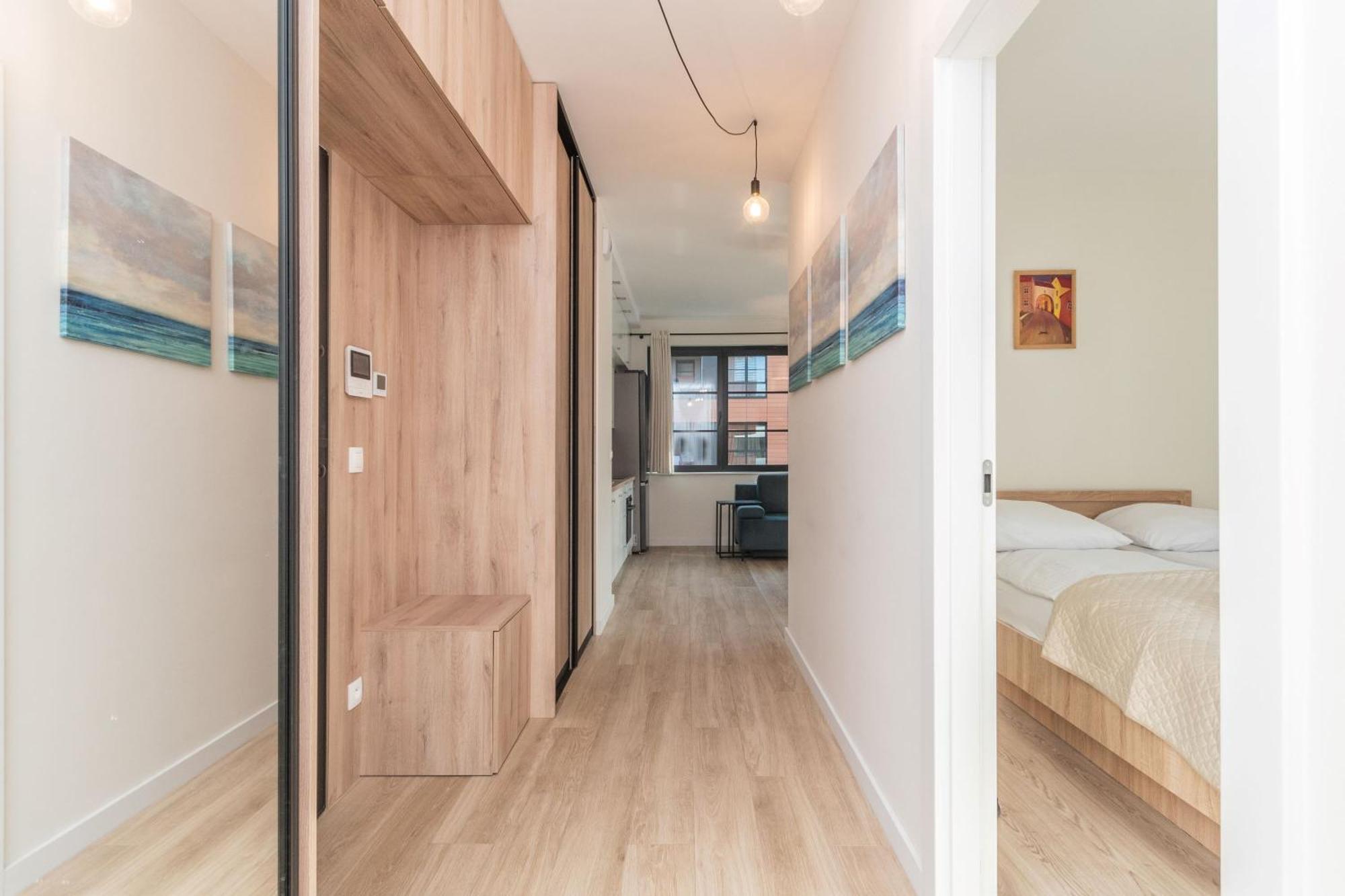 Grand Apartments - Doki Living & Foodhall Gdansk Bagian luar foto