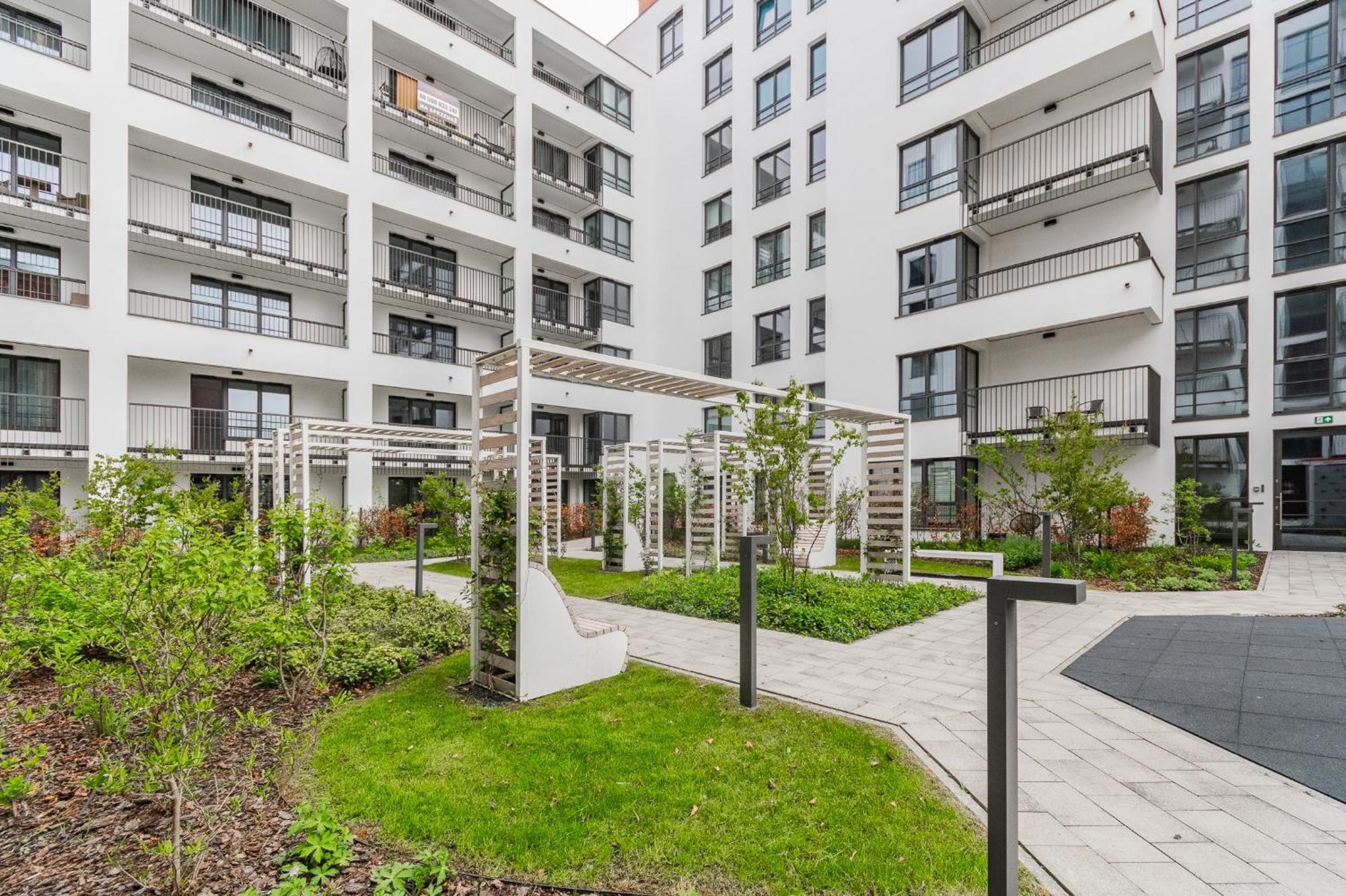 Grand Apartments - Doki Living & Foodhall Gdansk Bagian luar foto